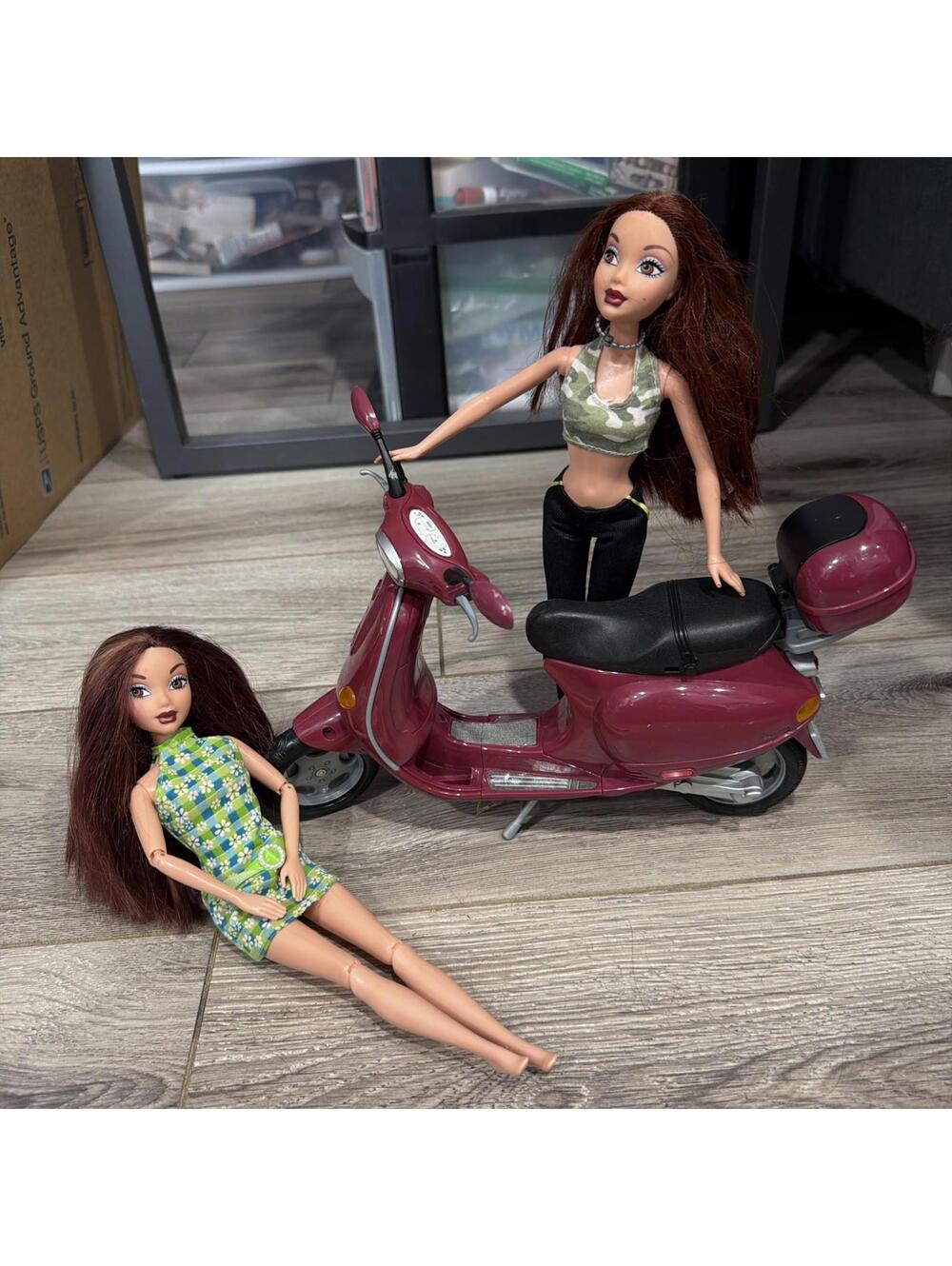 2 My Scene Chelsea Doll W/ Burgundy Vespa Motorcycle Clothing Barbie Vintage